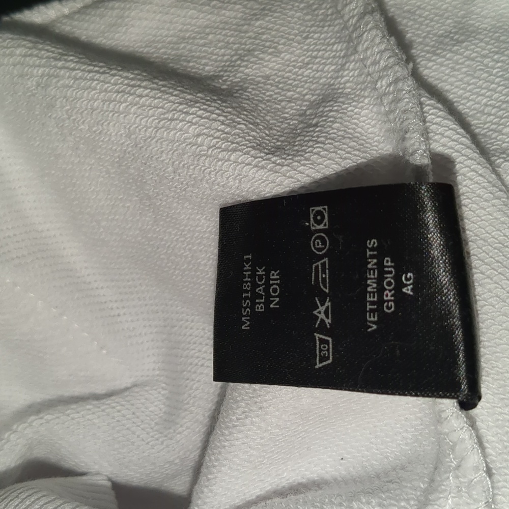 VETEMENTS Pret-a-Porter White Hoodie With Black Graphic - Picture 8 of 8